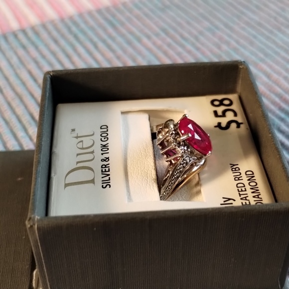 Size 8 signed 925 10k RL created gourgous ruby and diamond ring - Picture 4 of 6